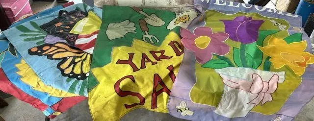 SELECTION OF ASSORTED YARD FLAGS; SOME WITH