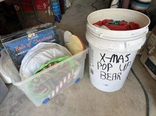 PLASTIC CONTAINER & PLASTIC BUCKET: ASSORTED