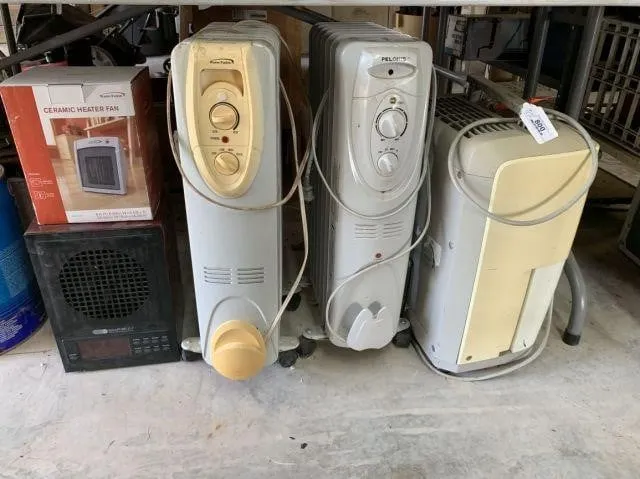 GROUPING: 4 PCS ASSORTED HEATERS & A PORTABLE A/C
