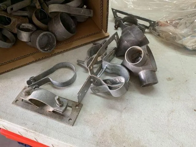 BOX LOT: LARGE SELECTION OFASSORTED FENCE POST