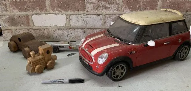 GROUPING OF ASSORTED TOY CARS & TRAIN
