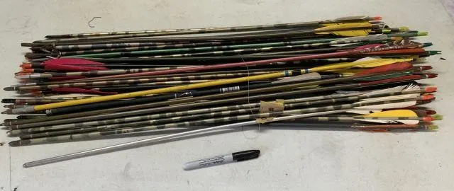 LARGE SELECTION OF VINTAGE ARROWS