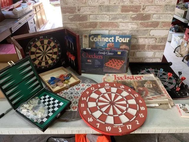 SELECTION OF 8 VINTAGE GAMES / GAME BOARDS: