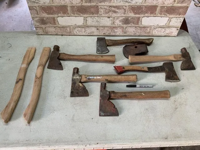 COLLECTION OF 6 VINTAGE / ANTIQUE HALF-HATCHETS