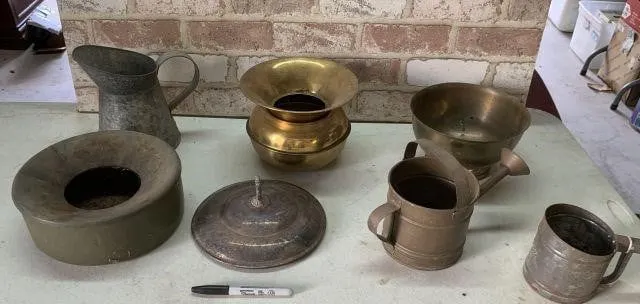 COLLECTION OF VINTAGE METAL ITEMS INCLUDING: A