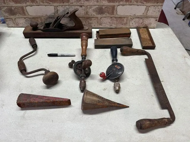COLLECTION OF ANTIQUE / VINTAGE WOODWORKING