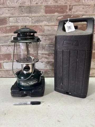 VINTAGE COLEMAN "THE POWERHOUSE" LANTERN THAT