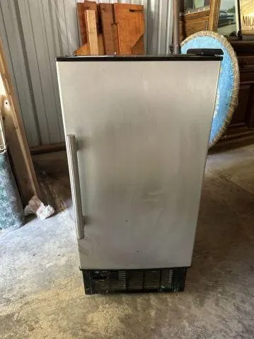 SMALL ICEMAKER BY EVERSTAR APPLIANCES; MODEL#