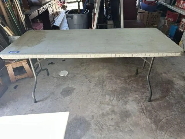6' FOLDING TABLE; UNKNOWN BRAND