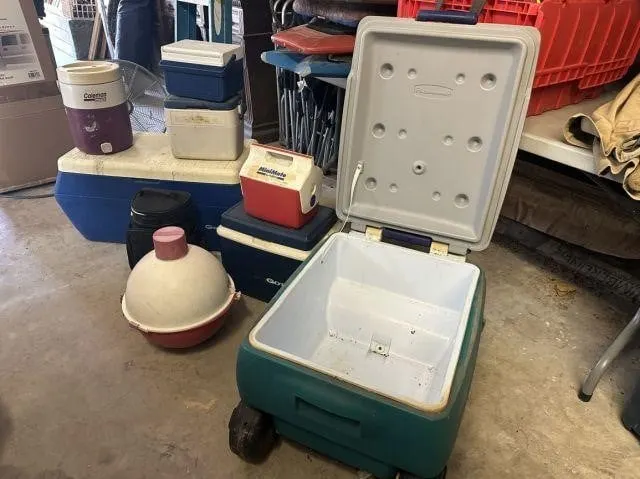 GROUP LOT:9 PCS ASSORTED COOLERS & A DRINK JUG