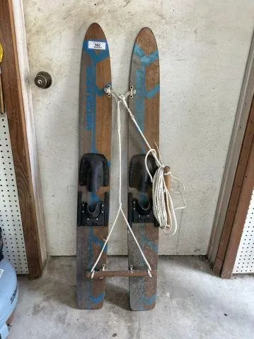 PAIR OF VINTAGE WOODEN COMBO WATER SKI'S WITH
