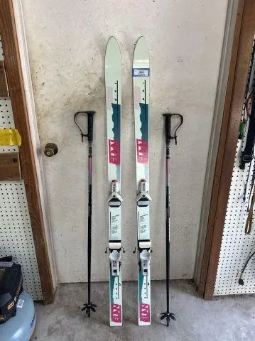 PAIR OF VINTAGE ELAN OMNI SERIES RECREATIONAL