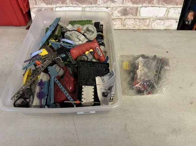 PLASTIC TOTE WITH A LARGE SELECTION ERECTOR SET