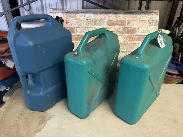(3 PCS) RIGID PLASTIC WATER CONTAINERS (JERRY-CAN