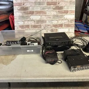 COLLECTION OF VINTAGE CB RADIO'S: COBRA 29 LTD