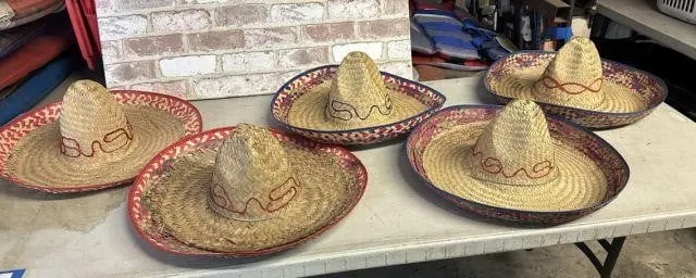 5 PCS: TRADITIONAL WOVEN STRAW MEXICAN SOMBRERO