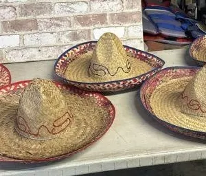 5 PCS: TRADITIONAL WOVEN STRAW MEXICAN SOMBRERO