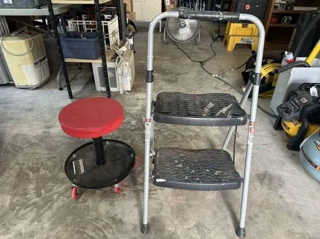 ROLLING SHOP STOOL WITH LOWER TOOL TRAY AND A 2-