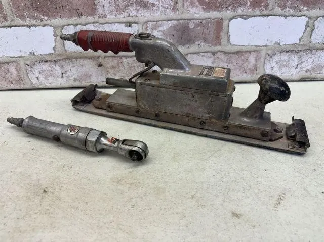2 PCS: VINTAGE HUTCHINS STRAIGHT-LINE AIR SANDER &