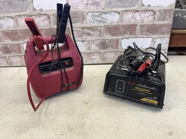 (2 PCS) SCHUMACHER SC1363 FULLY AUTOMATIC BATTERY