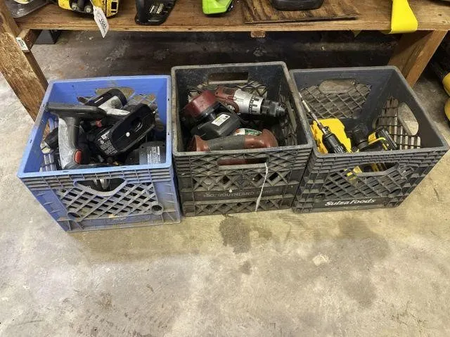 (3 PLASTIC CRATES) LARGE SELECTION OF BATTERY