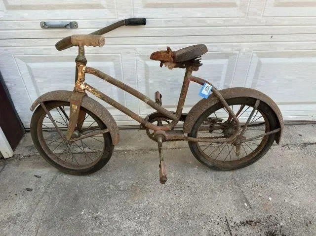 VINTAGE CHILDS BICYCLE WITH FULL WHEEL FENDERS AND