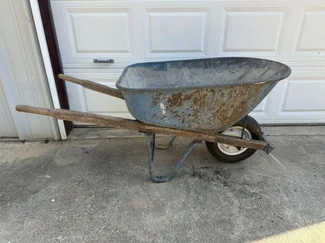 VINTAGE BLUE JACKSON M-6 CONCRETE WHEELBARROW;