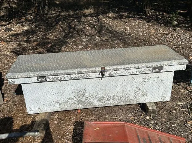 DIAMOND PLATE TRUCK TOOLBOX