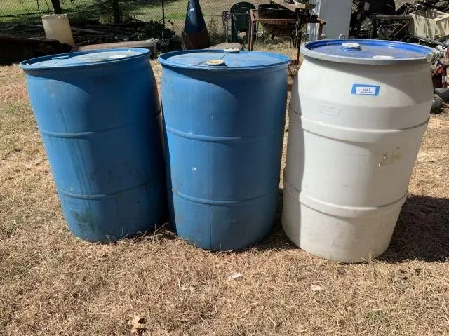 3 PCS: 50 GALLON PLASTIC DRUMS WITH LIDS