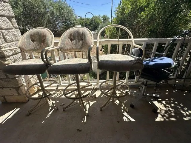 (4 PCS) 3 MATCHING BARSTOOLS WITH UPHOLDERED