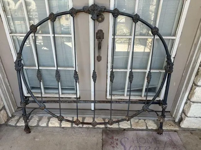 ANTIQUE IRON HEADBOARD WITH OVAL DECORATIVE