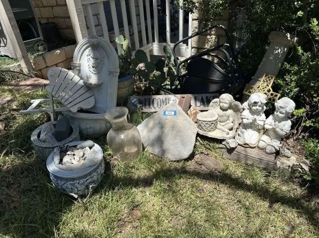 LARGE SELECTION OF ASSORTED GARDEN & FLOWER
