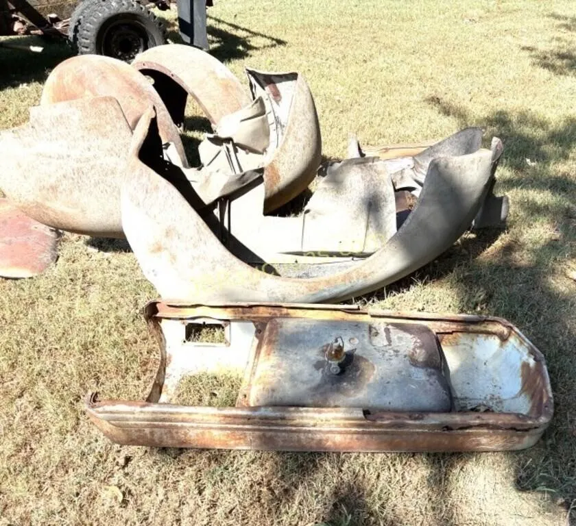 VINTAGE / CLASSIC CAR BODY PARTS