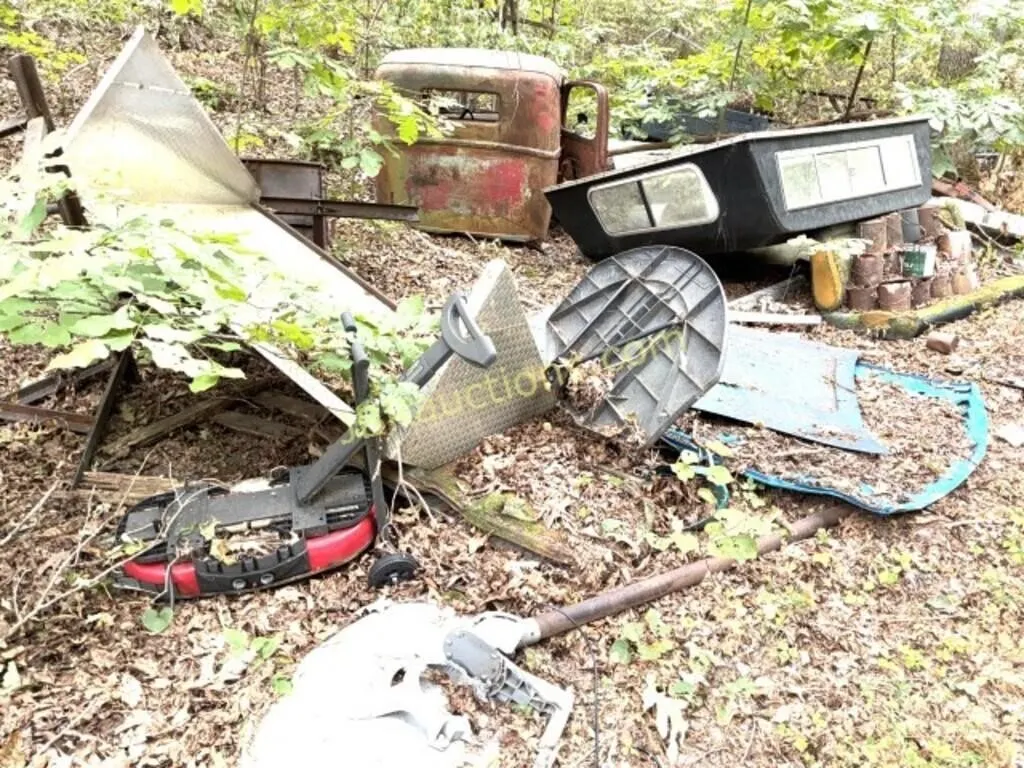 LARGE STRETCH OF SCRAP METAL AND PARTS