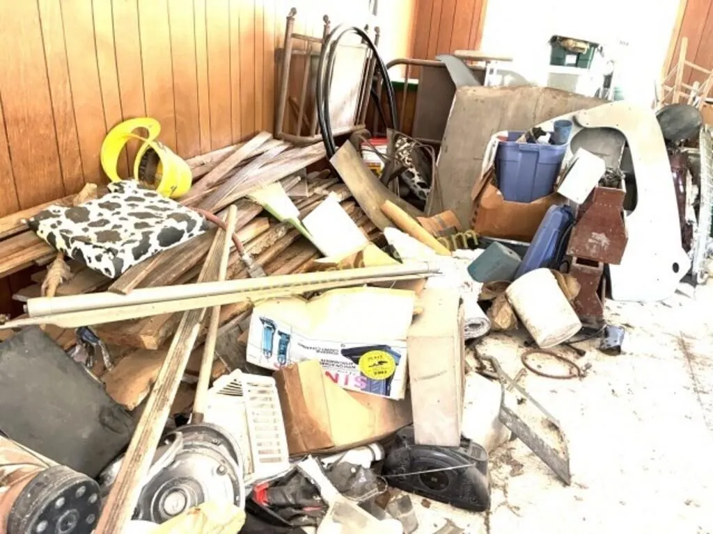 CONTENTS OF BUILDLING BY HIGHWAY