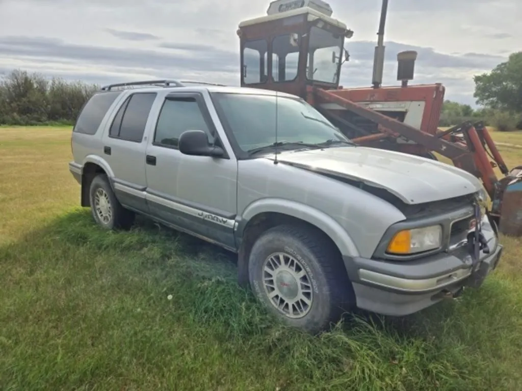 1995 GMC Jimmy, S/N 1GKDT13WXS2535895 (Silver)