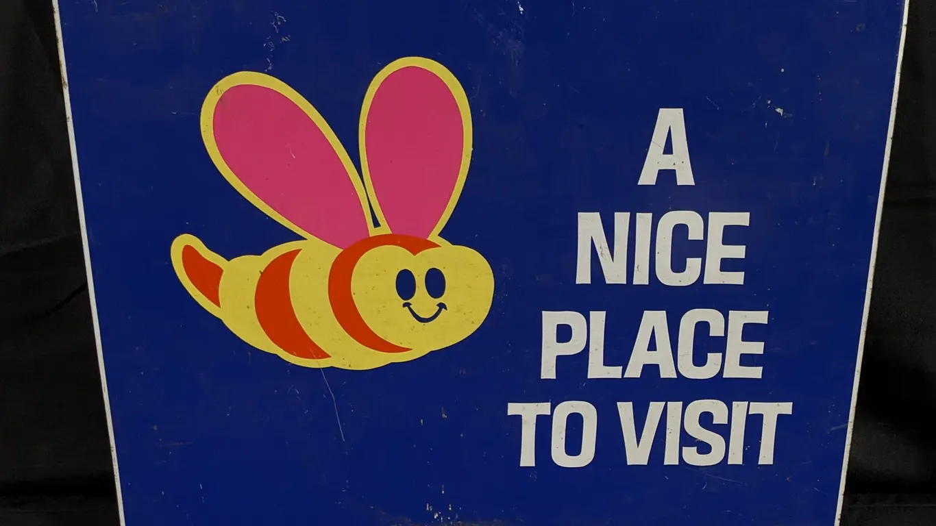 TIN SIGN "A NICE PLACE TO VISIT" (2 SIDED)