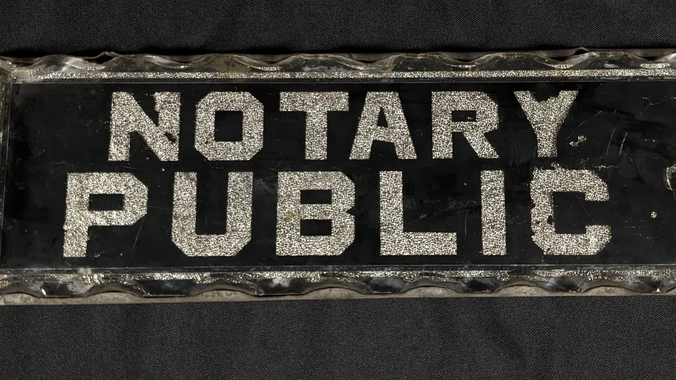 SCALLOPED "CHIPPED GLASS" NOTARY PUBLIC SIGN