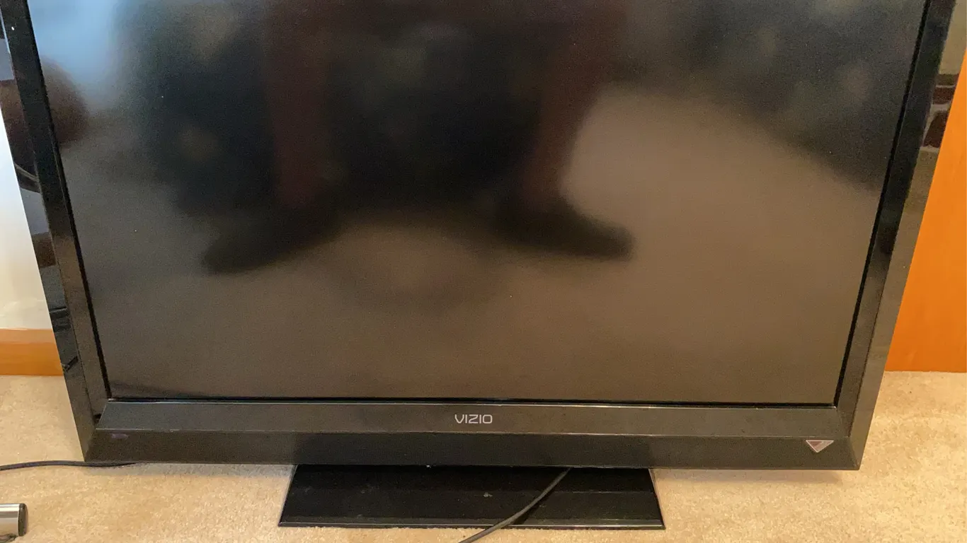 VIZIO E370VL 37" LCD HDTV with Remote