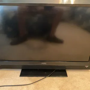 VIZIO E370VL 37" LCD HDTV with Remote
