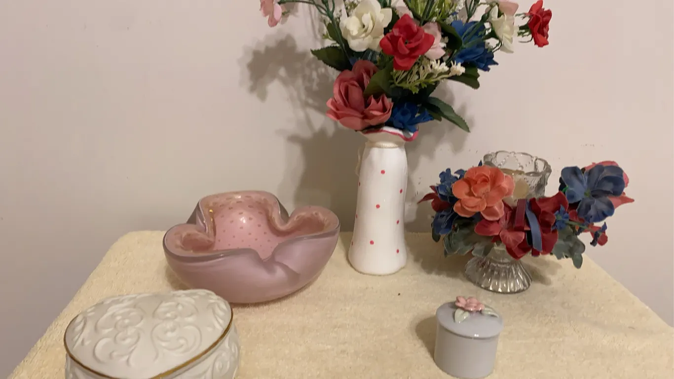 Lenox Trinket Box, Murano Glass Bowl & Floral Décor