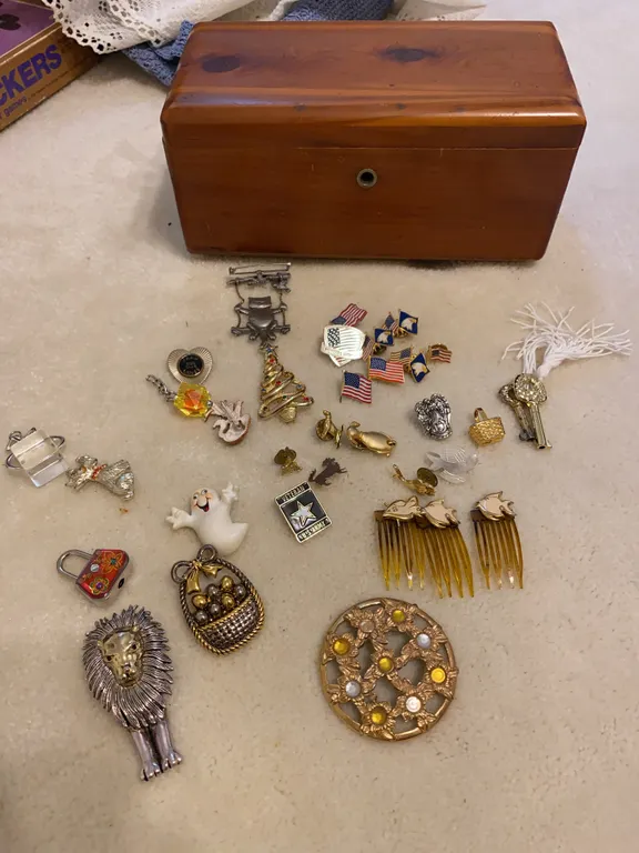 Vintage Cedar Keepsake Box with Assorted Pins, Brooches & Accessories