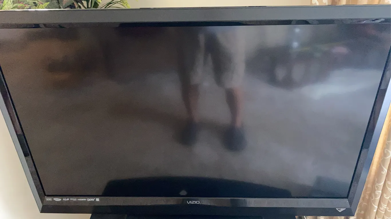 VIZIO 47" LCD HDTV – Model E470VLE