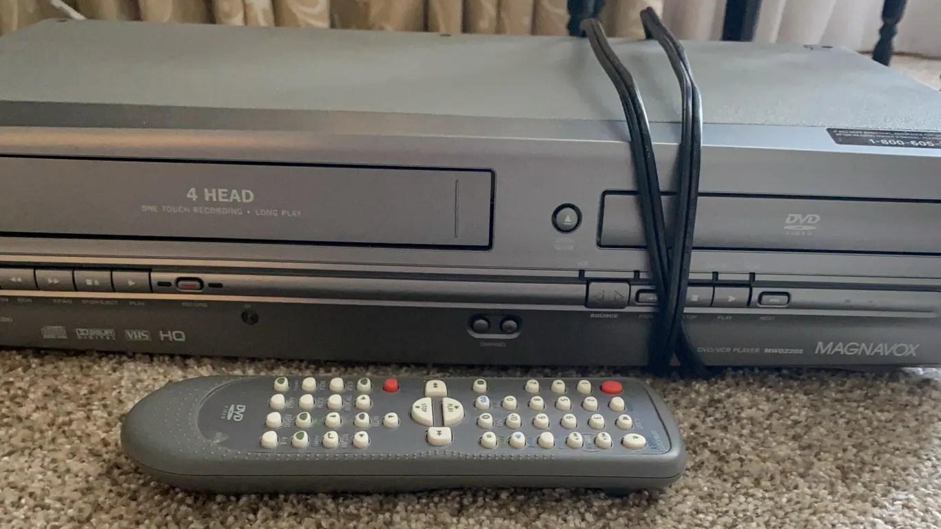 Magnavox VHS/DVD Combo Player with Remote