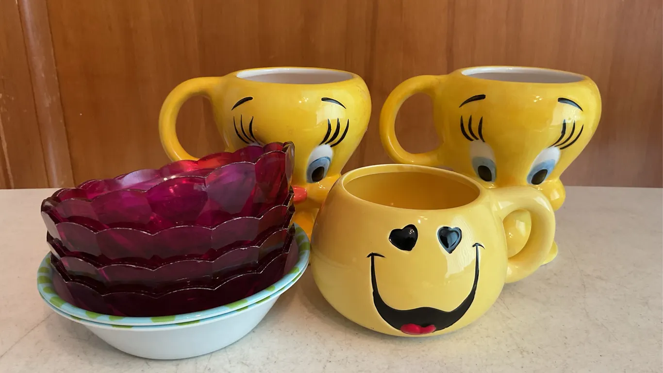 Looney Tunes Tweety Bird Mugs & Assorted Bowls
