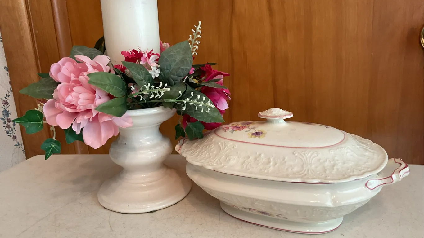 Universal Cambridge Old Holland Ware Tureen & Floral Candle Arrangement
