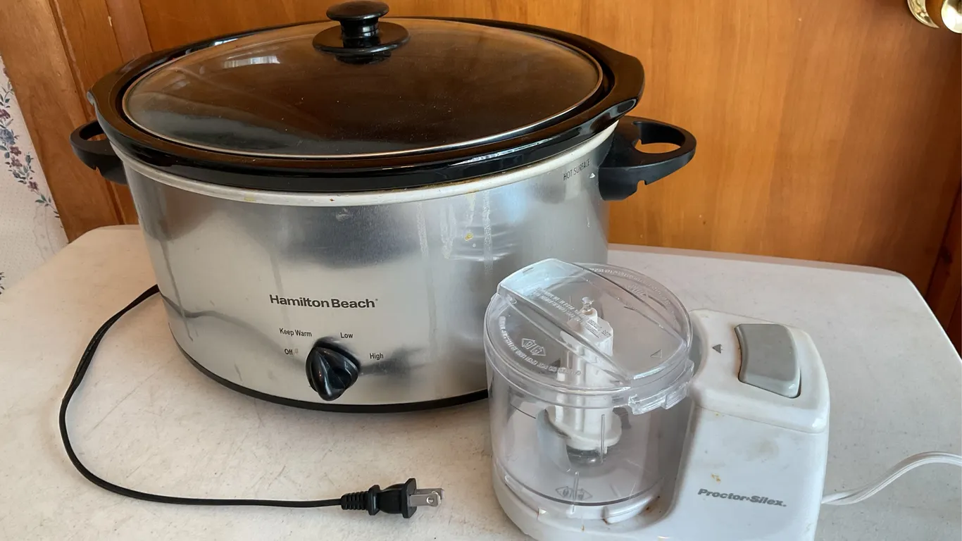 Hamilton Beach Slow Cooker & Proctor Silex Compact Food Chopper