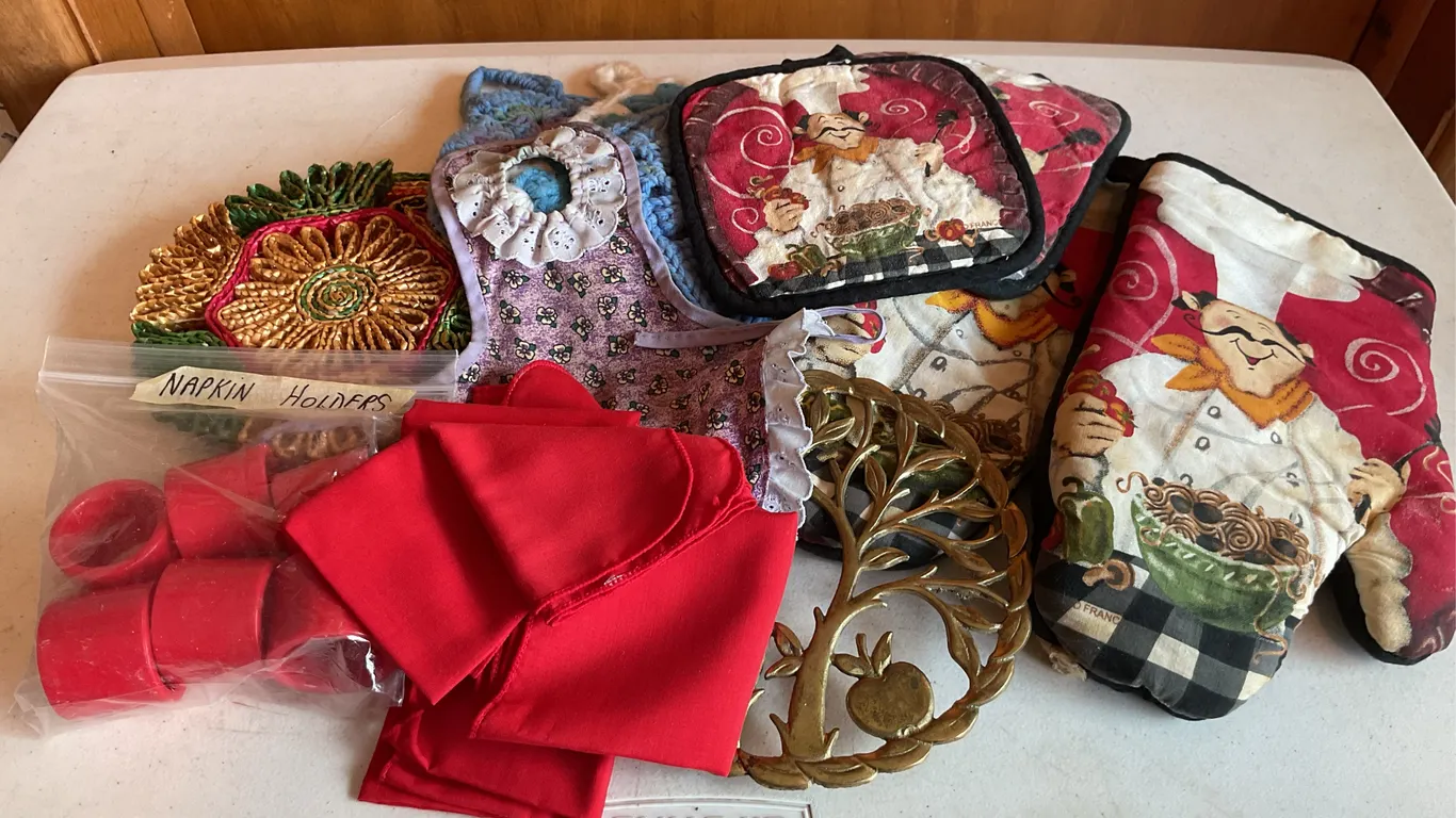Vintage Kitchen Linens, Napkin Holders & Brass Trivet