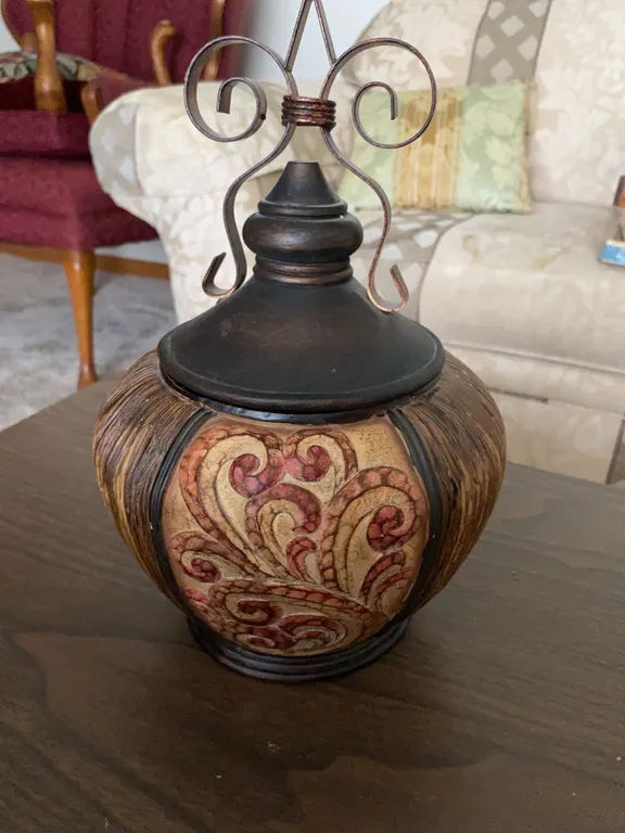 Decorative Tuscan-Style Lidded Urn