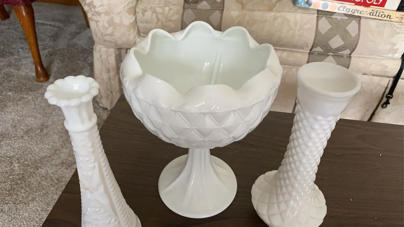 Vintage Milk Glass Compote & Bud Vases – 3 Pieces